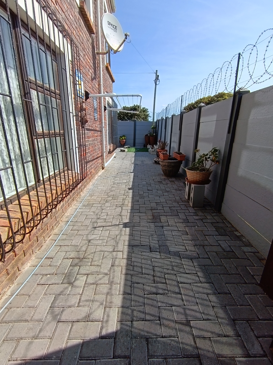 3 Bedroom Property for Sale in C Place Eastern Cape